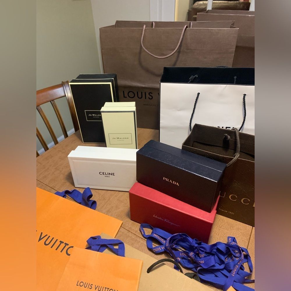 Louis Vuitton, Gucci, Chanel, Prada & more shopping bags and boxes - Picture 6 of 9